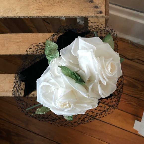 Vintage flower headpiece - Picture 4 of 6